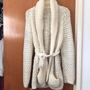 - kneaded sweater